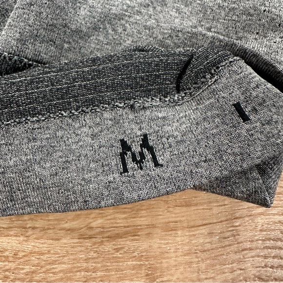 Mens Lululemon Metal Vent Tech Short Sleeve V Neck Grey Slate Size Medium - Picture 4 of 6